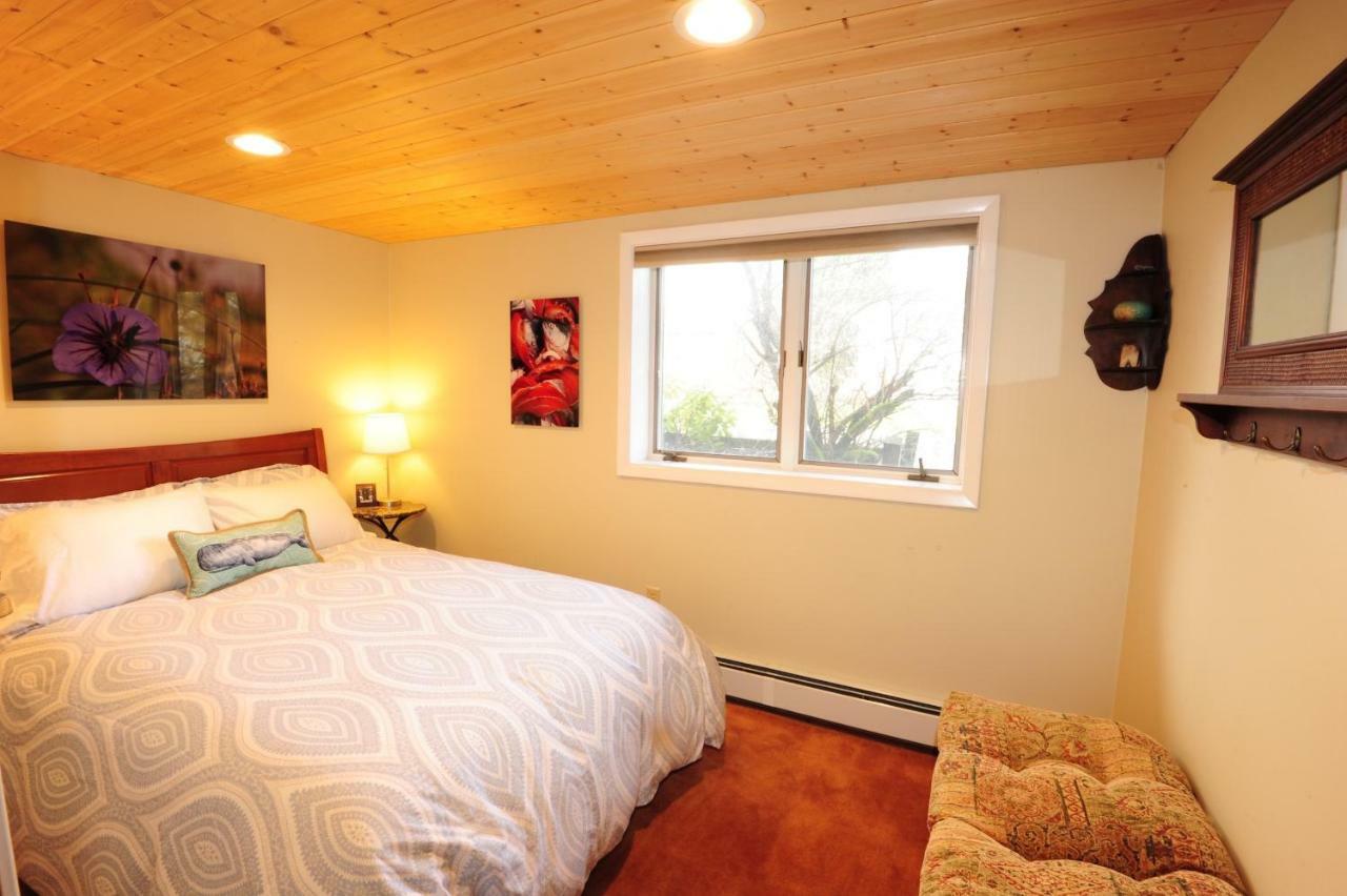 Cranky Crow Bed & Breakfast 코디액 외부 사진